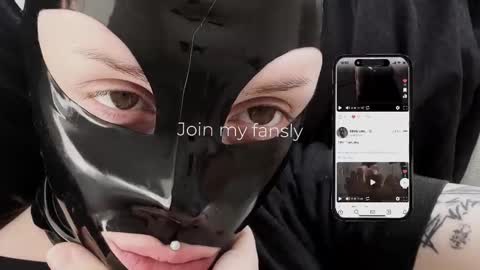 Snapshot of vinylstore chatting on November 2025 04:18:02 PM Diva Silvia online show from November 2025 04:18:02 PM