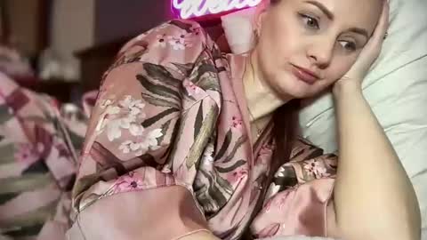 Funny  girl online show from February 2025 04:04:01 PM