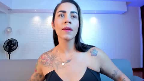 Snapshot of violeet_scott chatting on November 2025 10:49:02 AM Violett Everyday From 0530 to 1430 Col Time online show from November 2025 10:49:02 AM