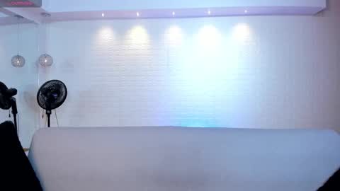 Snapshot of violeet_scott chatting on November 2025 10:51:02 AM Violett Everyday From 0530 to 1430 Col Time online show from November 2025 10:51:02 AM