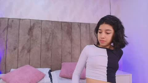 Snapshot of violet_606 chatting on May 2026 12:13:02 PM Violeta online show from May 2026 12:13:02 PM