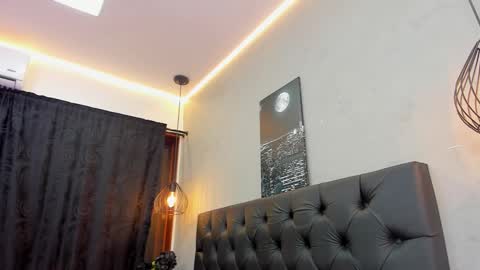 Violet and Myers online show from November 2025 10:56:01 PM