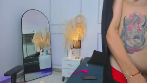 Snapshot of violet_and_paul chatting on October 2025 03:42:02 AM Violet and Paul online show from October 2025 03:42:02 AM