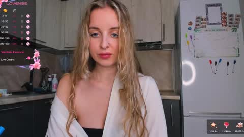 Snapshot of violet_blue_eyes chatting on February 2025 01:16:02 PM Violet online show from February 2025 01:16:02 PM