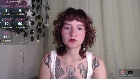 Snapshot of violet_bluee chatting on May 2026 06:44:02 AM Violet online show from May 2026 06:44:02 AM