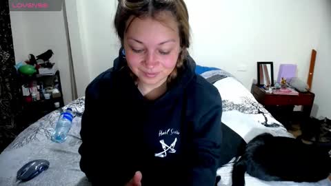  Violet  online show from October 2025 03:09:02 PM