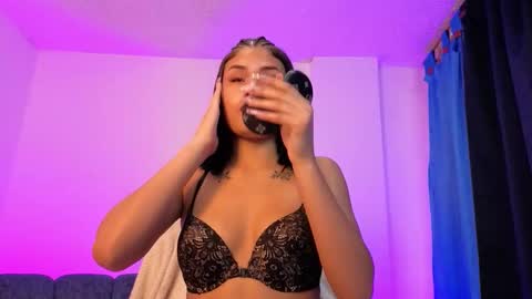 violet_jhonson online show from November 2025 12:45:02 PM