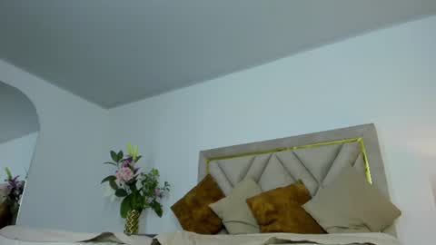 Snapshot of violet_queen2 chatting on June 2026 07:03:02 PM Mary online show from June 2026 07:03:02 PM