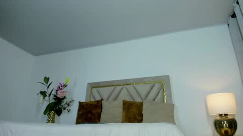 Snapshot of violet_queen2 chatting on July 2026 06:57:02 PM Mary online show from July 2026 06:57:02 PM