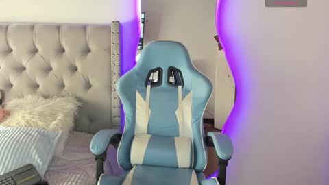 Snapshot of violet_rost chatting on December 2024 03:25:02 PM  Violet  online show from December 2024 03:25:02 PM