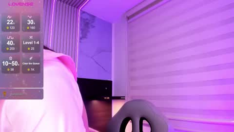 Snapshot of violet_spencer chatting on February 2026 02:32:01 AM Violeta online show from February 2026 02:32:01 AM