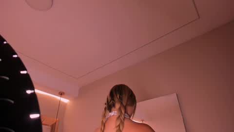 Snapshot of violeta_abel chatting on October 2025 11:19:01 AM Violeta online show from October 2025 11:19:01 AM