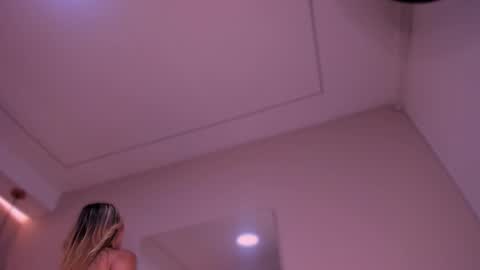 Snapshot of violeta_abel chatting on November 2025 10:37:02 AM Violeta online show from November 2025 10:37:02 AM