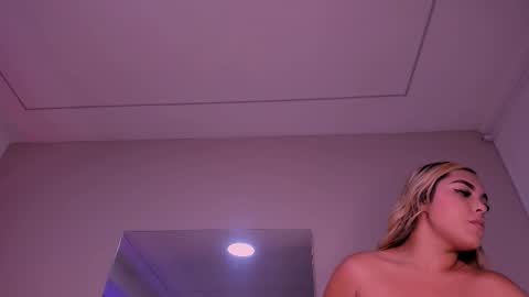 Snapshot of violeta_abel chatting on November 2025 10:51:02 AM Violeta online show from November 2025 10:51:02 AM