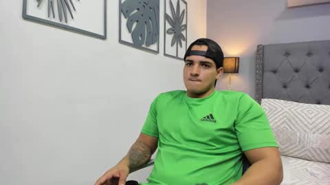 VIOLETA AND MAXX online show from December 2025 12:05:01 AM