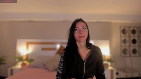 Snapshot of violeta_dh chatting on May 2026 12:00:02 PM Violeta online show from May 2026 12:00:02 PM