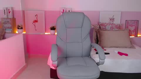 Snapshot of violeta_leon chatting on February 2025 07:01:01 AM Violeta leon online show from February 2025 07:01:01 AM