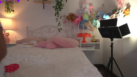 Snapshot of violeth___ chatting on May 2026 12:01:01 PM violeth___ online show from May 2026 12:01:01 PM