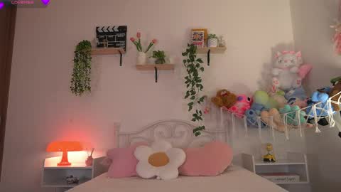 Snapshot of violeth___ chatting on May 2026 01:19:01 PM violeth___ online show from May 2026 01:19:01 PM