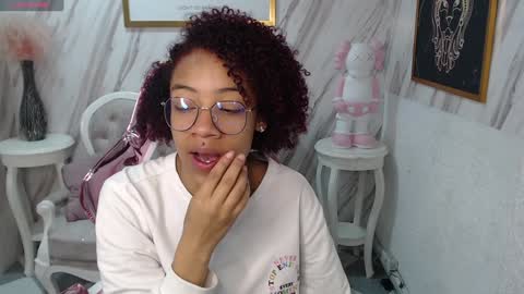violeth_b online show from December 2024 12:38:01 PM