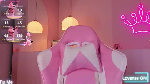 Violeth Hill online show from November 2025 07:03:01 PM