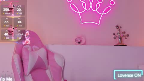 Violeth Hill online show from November 2025 06:10:01 PM