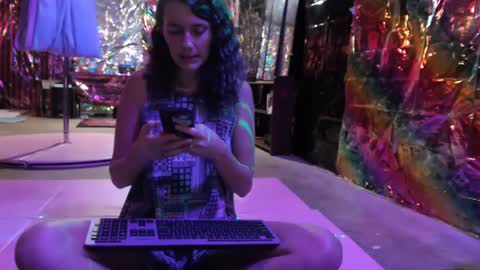 Snapshot of violethooper chatting on December 2024 03:58:01 AM Violet Hooper online show from December 2024 03:58:01 AM