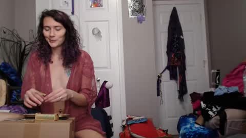 Snapshot of violethooper chatting on December 2024 03:22:02 PM Violet Hooper online show from December 2024 03:22:02 PM