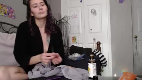 Snapshot of violethooper chatting on January 2025 05:12:02 PM Violet Hooper online show from January 2025 05:12:02 PM