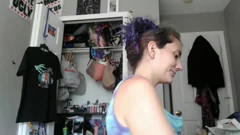 Snapshot of violethooper chatting on September 2025 03:14:01 PM Violet Hooper online show from September 2025 03:14:01 PM