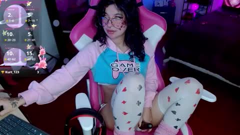   online show from October 2025 08:00:02 PM