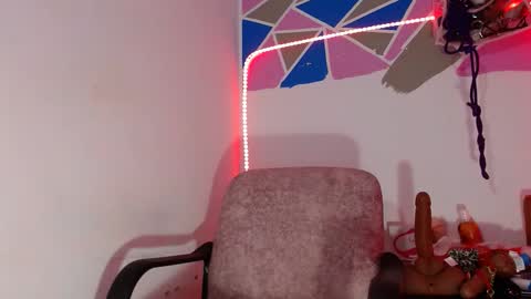 Snapshot of violett_ass chatting on October 2025 11:03:02 PM Samantha y jhons online show from October 2025 11:03:02 PM