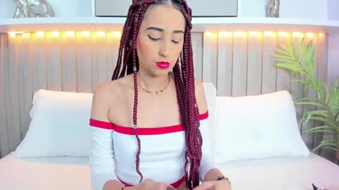 Snapshot of violett_rabbit_ chatting on September 2025 08:02:02 PM Violett online show from September 2025 08:02:02 PM