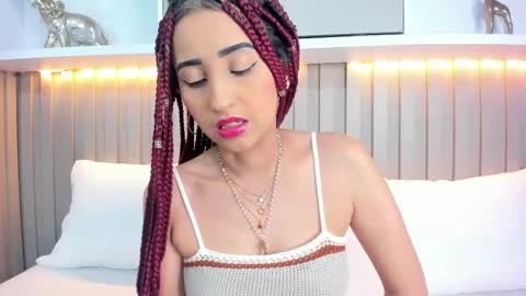Snapshot of violett_rabbit_ chatting on October 2025 08:17:02 PM Violett online show from October 2025 08:17:02 PM