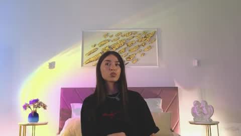 Snapshot of violetta_finch chatting on June 2026 10:57:02 AM violetta_finch online show from June 2026 10:57:02 AM
