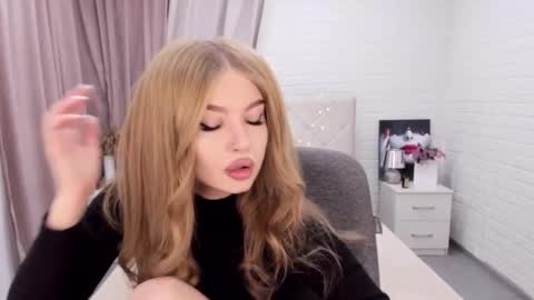 Snapshot of violettaotis chatting on December 2024 02:31:02 PM ViolettaOtis online show from December 2024 02:31:02 PM