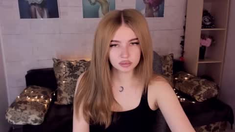 Snapshot of violettaotis chatting on December 2024 02:38:02 PM ViolettaOtis online show from December 2024 02:38:02 PM