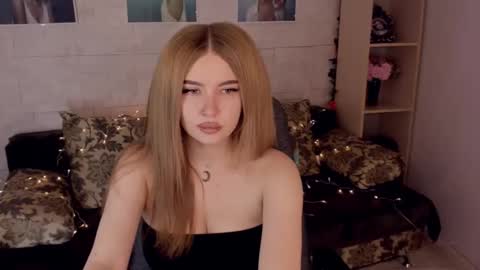 Snapshot of violettaotis chatting on January 2025 11:35:02 AM ViolettaOtis online show from January 2025 11:35:02 AM