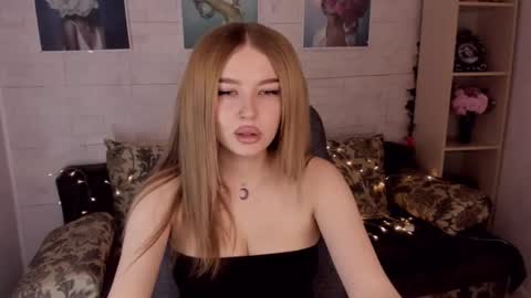 Snapshot of violettaotis chatting on January 2025 11:28:02 AM ViolettaOtis online show from January 2025 11:28:02 AM