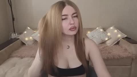 Snapshot of violettaotis chatting on October 2025 09:40:01 AM ViolettaOtis online show from October 2025 09:40:01 AM