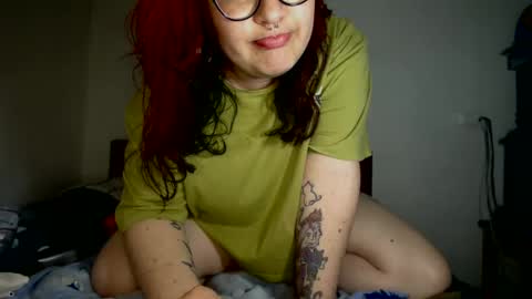 Snapshot of violettasexycam chatting on December 2024 02:22:02 AM violetafetish online show from December 2024 02:22:02 AM