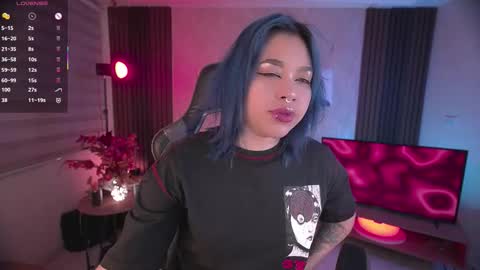 JULIE UWU online show from November 2025 03:43:02 PM