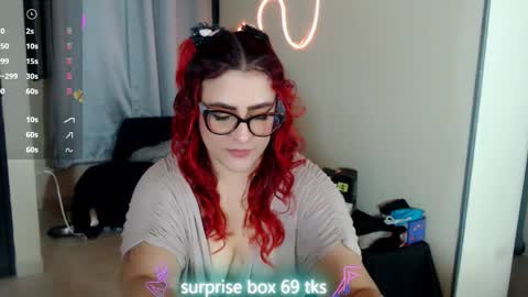 Snapshot of violettelynn_ chatting on March 2026 06:52:01 AM Violetta Morningstar online show from March 2026 06:52:01 AM