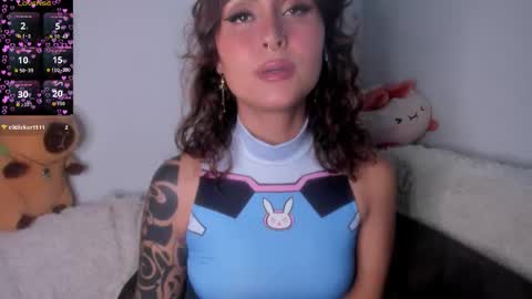 Violette  online show from November 2025 10:08:02 PM