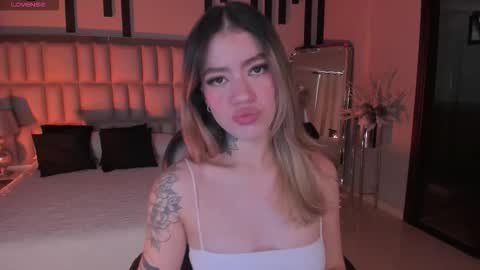 Violett  online show from November 2025 07:03:01 PM