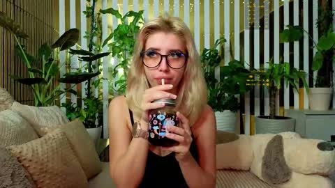 Violetta online show from November 2025 09:26:01 PM