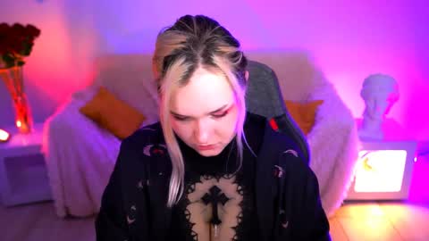 Snapshot of violettwoods chatting on May 2026 08:10:02 AM Violett online show from May 2026 08:10:02 AM