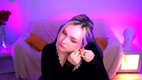 Snapshot of violettwoods chatting on June 2026 08:16:02 AM Violett online show from June 2026 08:16:02 AM