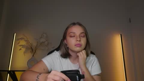 Violla online show from November 2025 07:07:01 AM