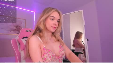 Snapshot of virrginchloee chatting on February 2025 03:09:02 AM Chloe online show from February 2025 03:09:02 AM